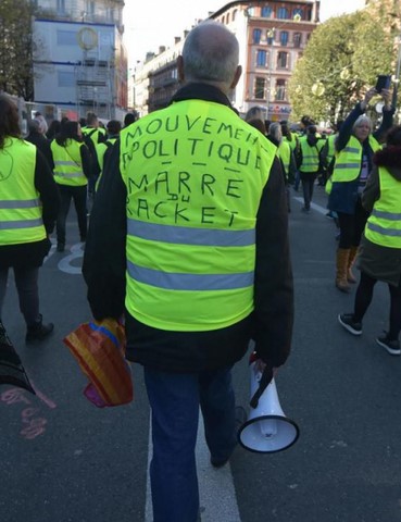 Gilet jaune image cocasse sur https://www.blagues-en-stock.org