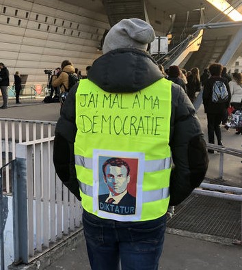 Gilet jaune image cocasse sur https://www.blagues-en-stock.org