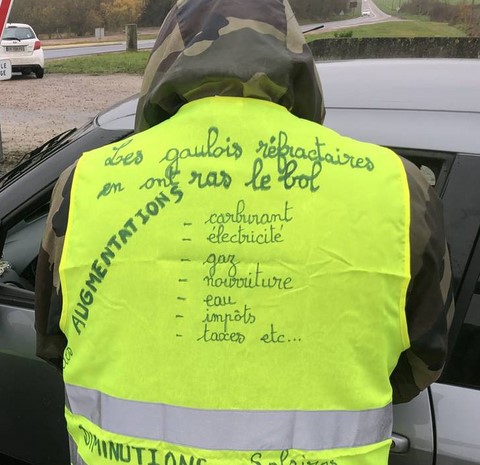 Gilet jaune image cocasse sur https://www.blagues-en-stock.org