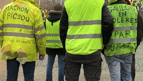 Gilet jaune image cocasse sur https://www.blagues-en-stock.org